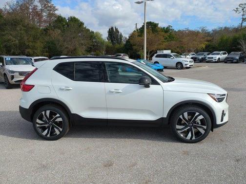 2026 Volvo XC40 B5 Ultra