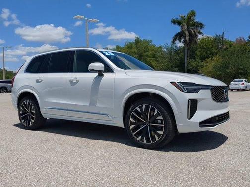 2025 Volvo XC90 Plug-In Hybrid T8 Plus 7-Seater