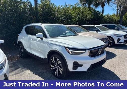 2024 Volvo XC40 B5 Plus Bright Theme