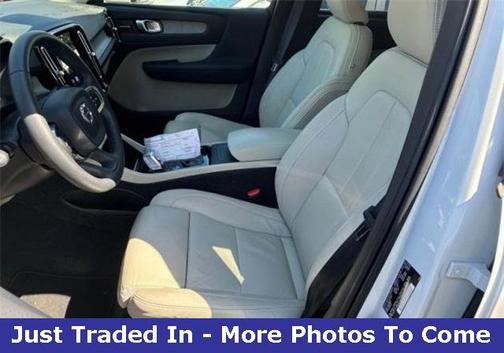 2024 Volvo XC40 B5 Plus Bright Theme