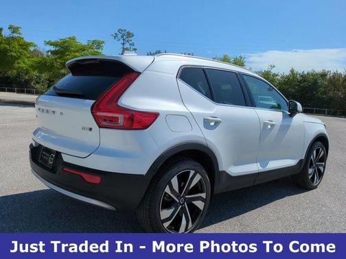 2024 Volvo XC40 B5 Plus Bright Theme