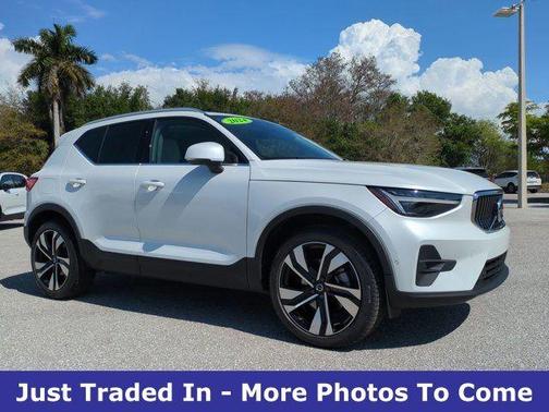 2024 Volvo XC40 B5 Plus Bright Theme