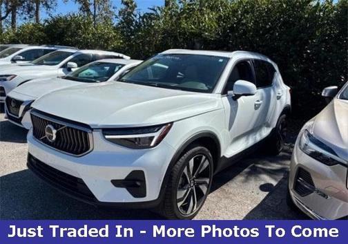 2024 Volvo XC40 B5 Plus Bright Theme