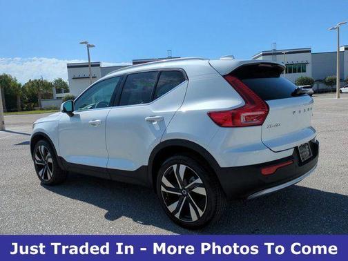 2024 Volvo XC40 B5 Plus Bright Theme