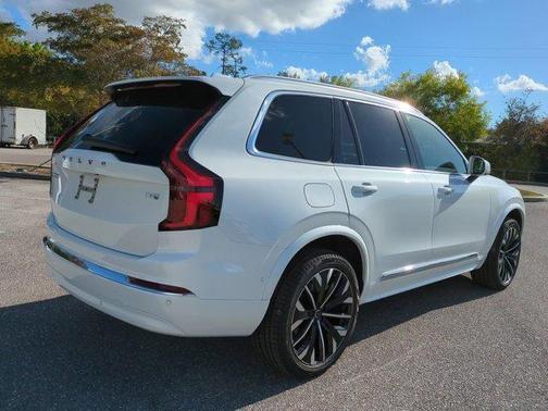 2026 Volvo XC90 Plug-In Hybrid T8 Plus 7-Seater