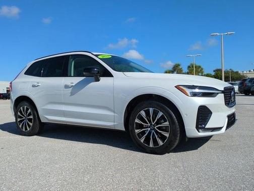 2023 Volvo XC60 B5 Plus Dark Theme