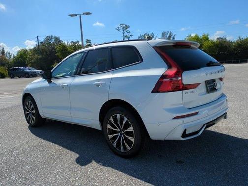 2023 Volvo XC60 B5 Plus Dark Theme