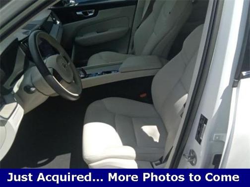 2023 Volvo XC60 B5 Plus Dark Theme