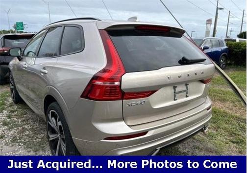 2024 Volvo XC60 B5 Ultimate Dark Theme