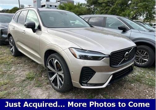 2024 Volvo XC60 B5 Ultimate Dark Theme