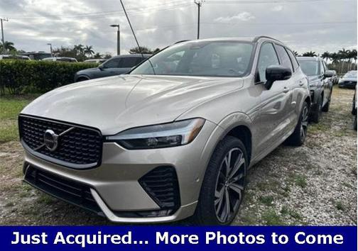 2024 Volvo XC60 B5 Ultimate Dark Theme