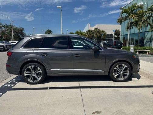 Samurai Gray Metallic 2021 Audi Q7 55 Prestige