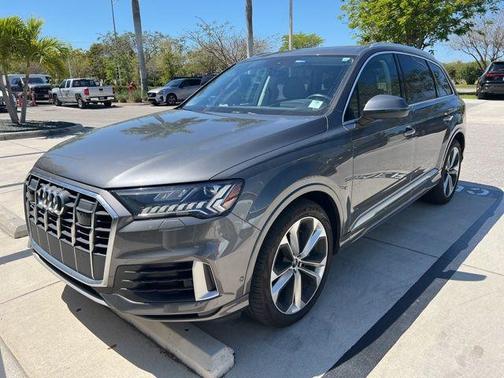 Samurai Gray Metallic 2021 Audi Q7 55 Prestige