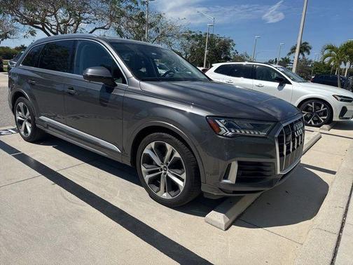 Samurai Gray Metallic 2021 Audi Q7 55 Prestige