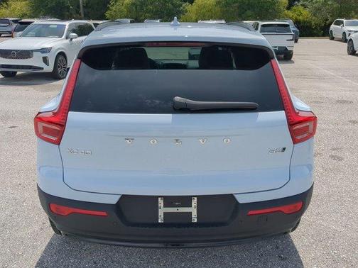 2026 Volvo XC40 PLUS