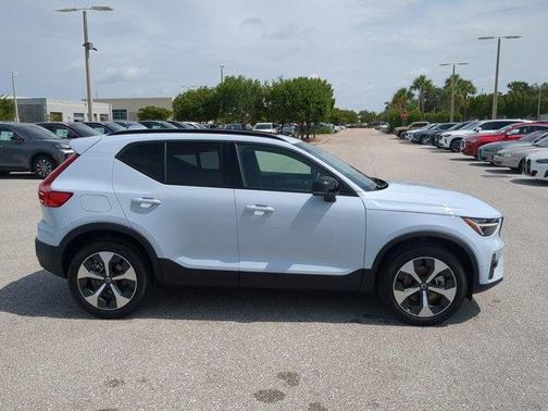 2026 Volvo XC40 PLUS
