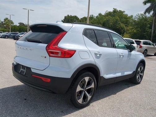 2026 Volvo XC40 PLUS