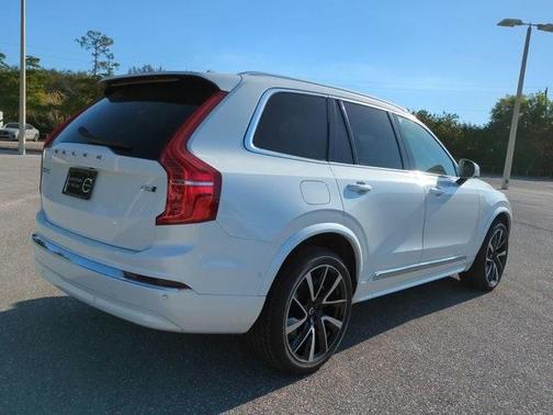 2024 Volvo XC90 B5 Plus Bright Theme