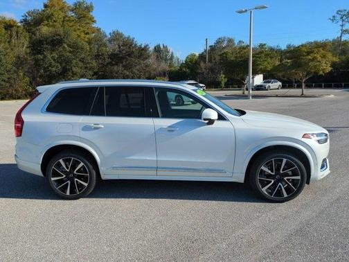 2024 Volvo XC90 B5 Plus Bright Theme