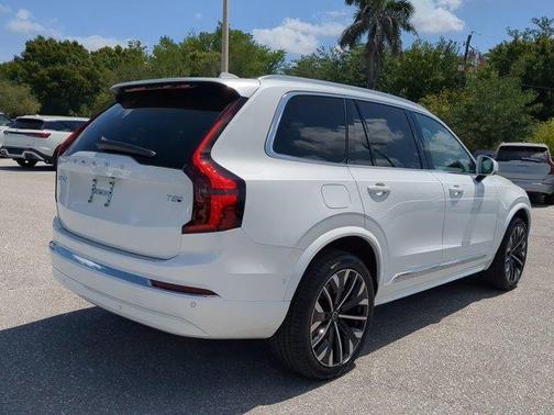 2025 Volvo XC90 Plug-In Hybrid T8 Plus 7-Seater
