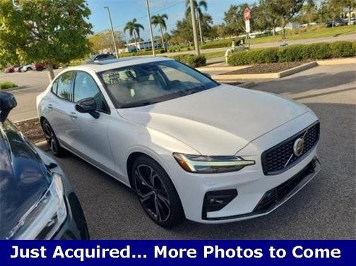 2024 Volvo S60 B5 Core Dark Theme