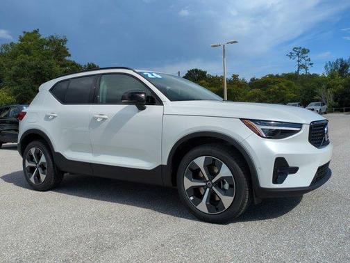 Crystal White 2026 Volvo XC40 B5 Plus