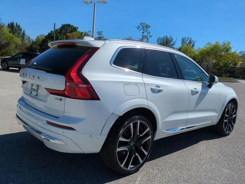 2023 Volvo XC60 B5 Ultimate Bright Theme
