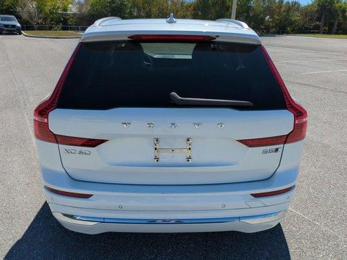2023 Volvo XC60 B5 Ultimate Bright Theme