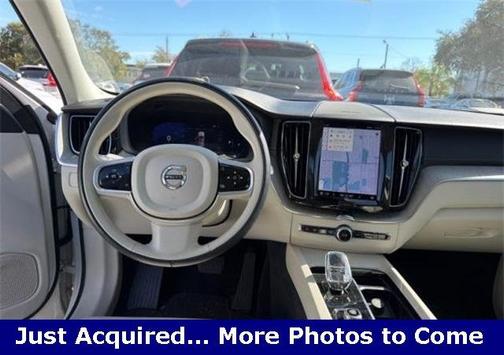 2023 Volvo XC60 B5 Ultimate Bright Theme