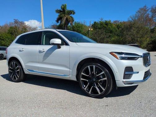 2023 Volvo XC60 B5 Ultimate Bright Theme