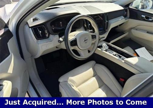 2023 Volvo XC60 B5 Ultimate Bright Theme