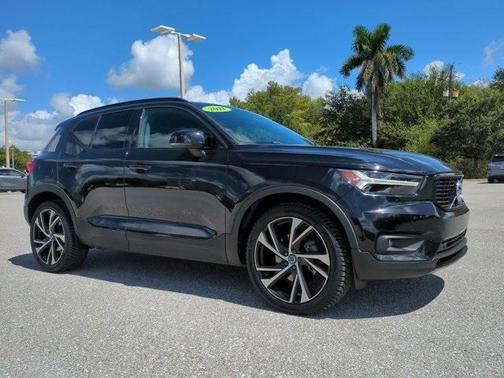 2021 Volvo XC40 T5 R-Design