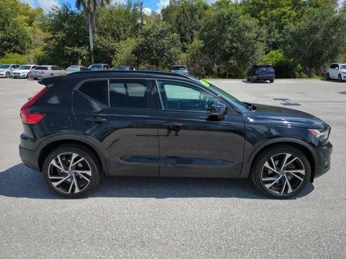 2021 Volvo XC40 T5 R-Design