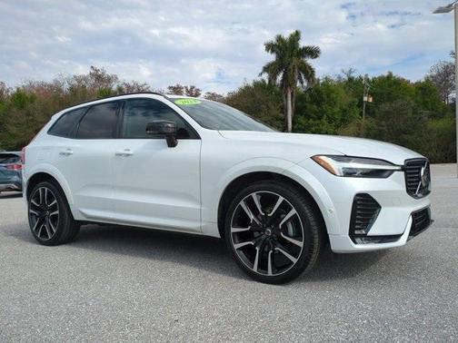 2024 Volvo XC60 B5 Ultimate Dark Theme