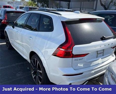 2024 Volvo XC60 B5 Ultimate Dark Theme