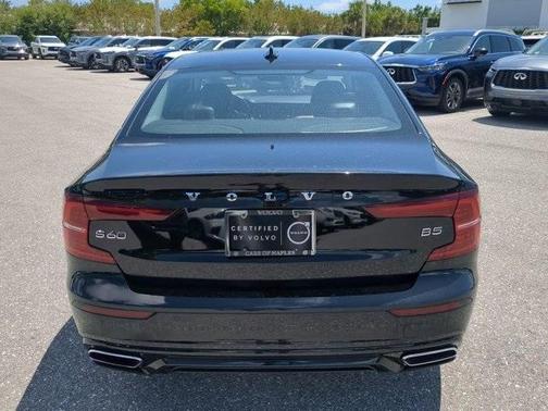 2022 Volvo S60 B5 Momentum