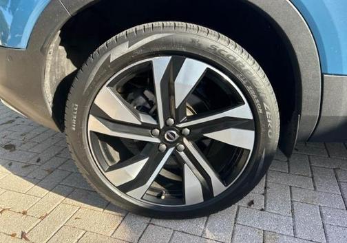 Fjord Blue Metallic 2023 Volvo XC40 B5 Ultimate Bright Theme