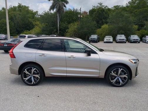 2025 Volvo XC60 Plug-In Hybrid T8 Ultra