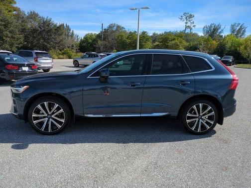 2023 Volvo XC60 B5 Ultimate Bright Theme