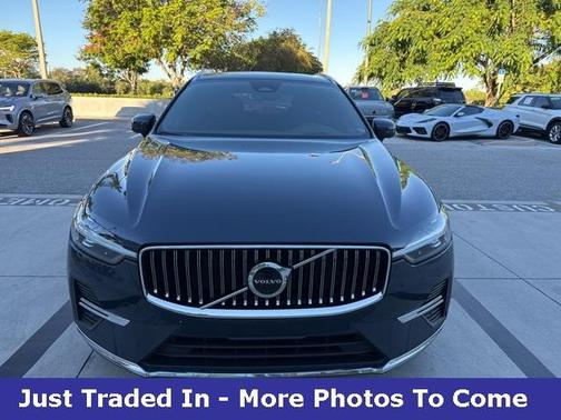 2023 Volvo XC60 B5 Ultimate Bright Theme