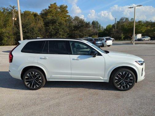 2026 Volvo XC90 B6 Ultra Dark Theme 7-Seater