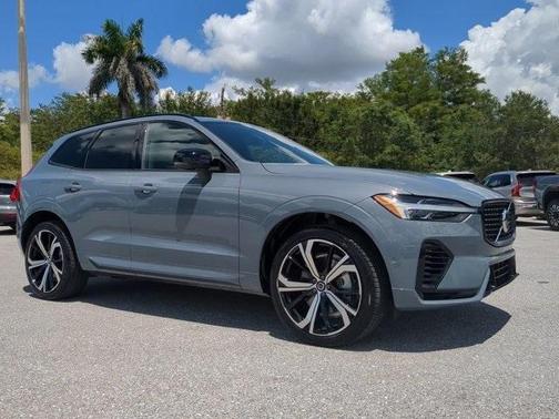 2024 Volvo XC60 Recharge Plug-In Hybrid T8 Ultimate Dark Theme