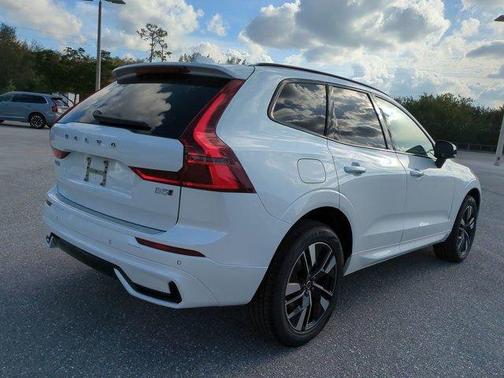 Crystal White 2026 Volvo XC60 B5 Core