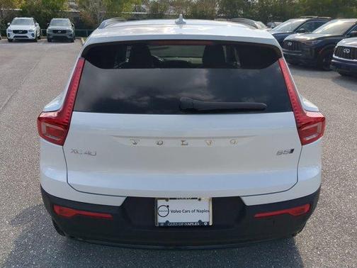 2025 Volvo XC40 B5 Plus Dark Theme