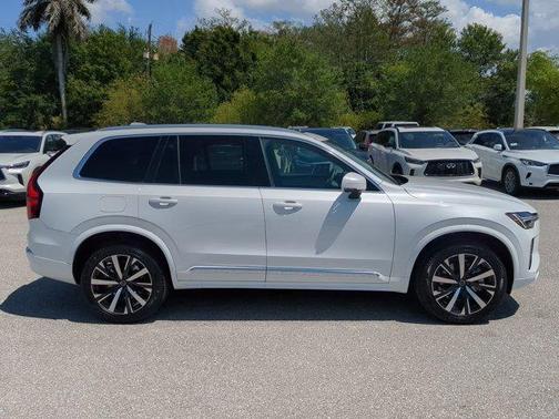 2025 Volvo XC90 B6 Core