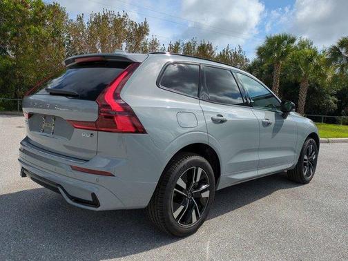 Metallic 2026 Volvo XC60 B5 Core