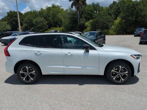 Crystal White Metallic 2026 Volvo XC60 B5 Core