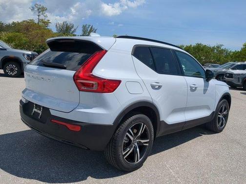 2026 Volvo XC40 PLUS