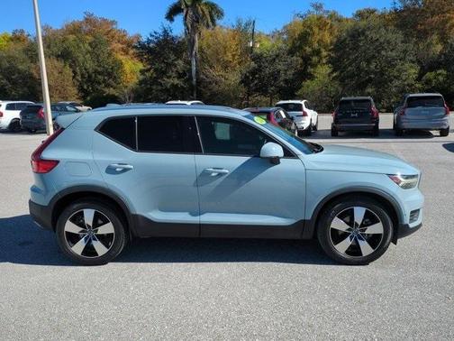 2019 Volvo XC40 T5 Momentum