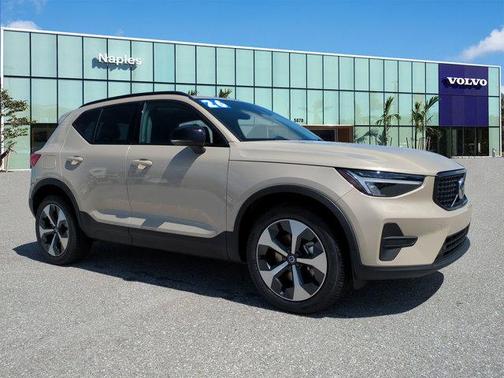 Sand Dune Metallic 2026 Volvo XC40 B5 Core